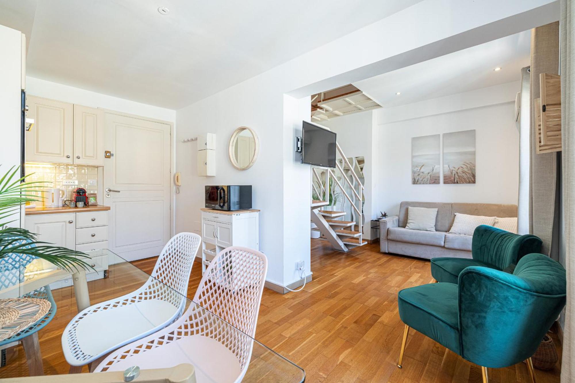 Massena Street - 1 Bdr Duplex With Ac & Parking Apartment Ница Екстериор снимка
