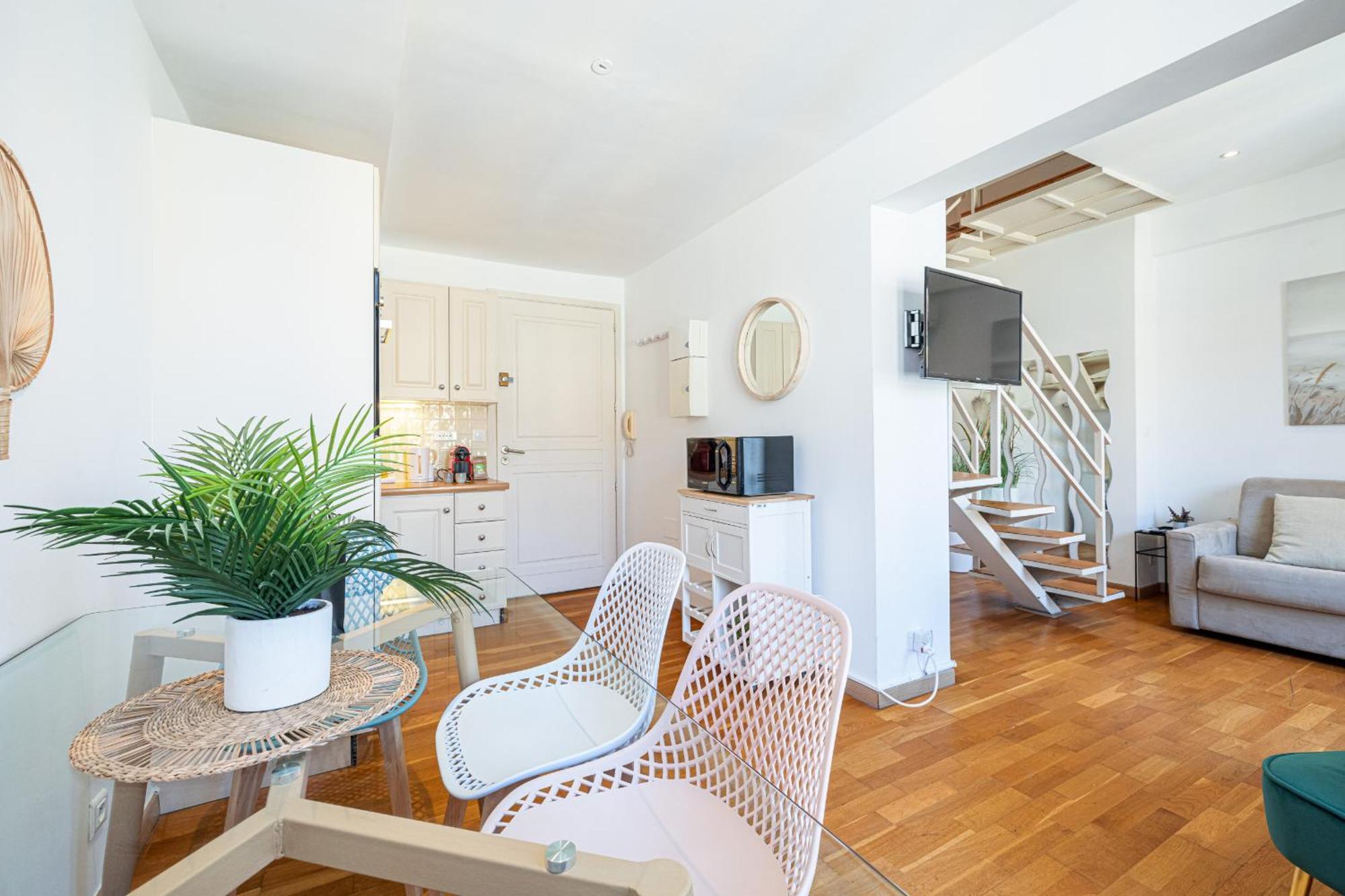 Massena Street - 1 Bdr Duplex With Ac & Parking Apartment Ница Екстериор снимка